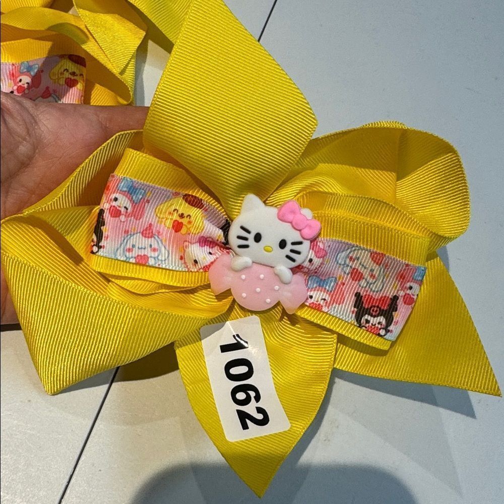 1062 Yellow Color Hello Kitty Hair Alligator Clip Bow